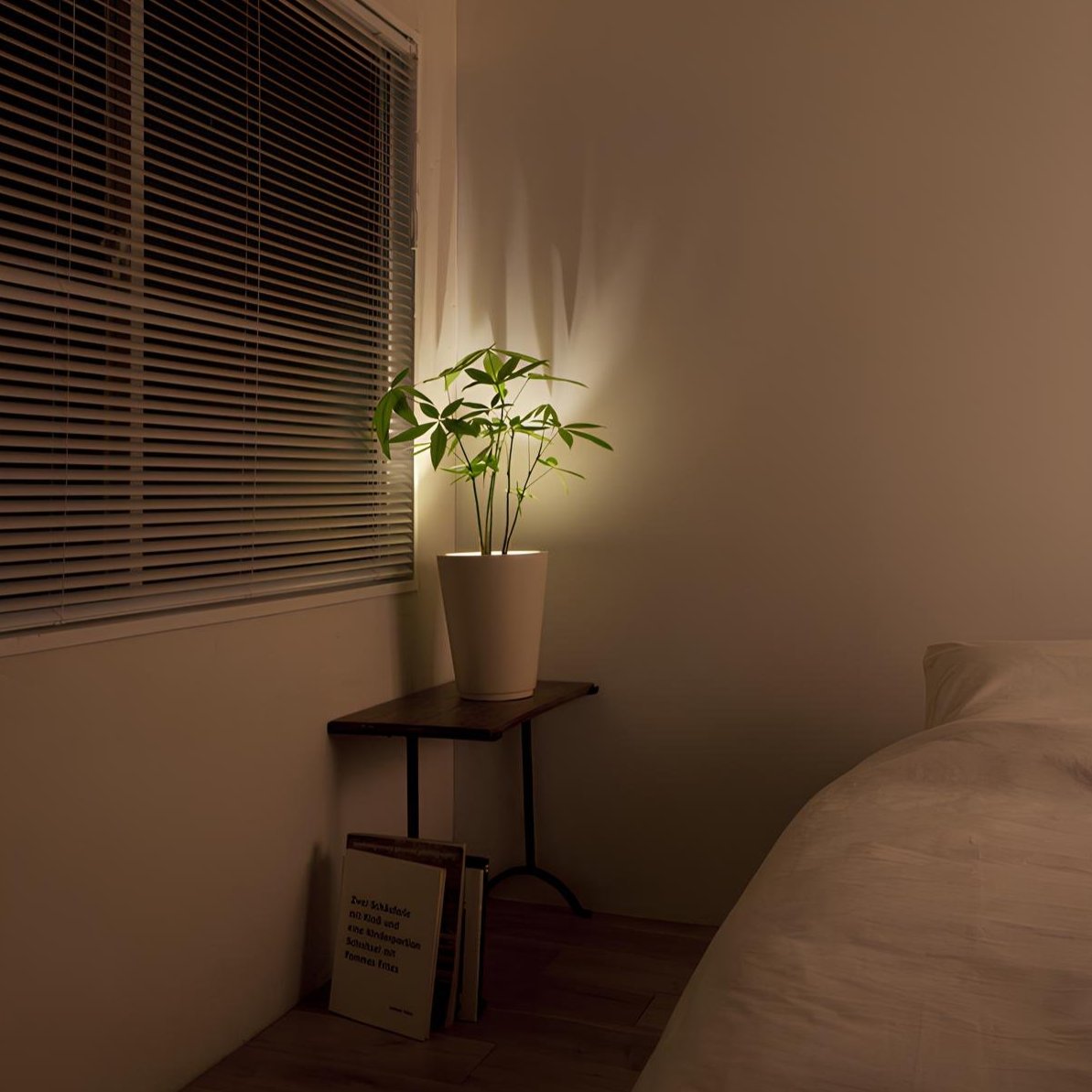 Pivota - Adhesive Multi-Directional Spotlight