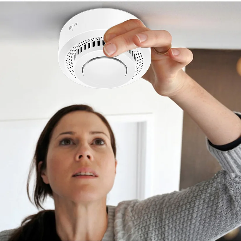 Smart WiFi Smoke & Heat Detector – 85 dB Alarm, App Alerts, Ceiling or Wall Mount