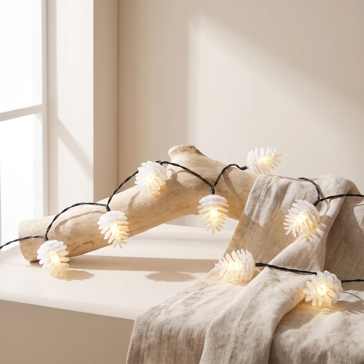 Solar Christmas Lights – LED Pine Cone & Snowflake, Multiple Modes
